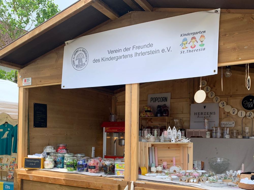 Unsere Bude mit Süßigkeiten am Sommerfest